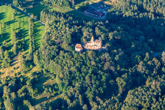 Vue aérienne de Château de Berwartstein vu du sud à Erlenbach bei Dahn dans le département Rhénanie-Palatinat, Allemagne