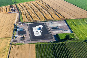 Photographie aérienne de Chantier de construction du site de forage profond V20 de Vulcan Energy à Schleidberg pour l'extraction d'énergie géothermique et de lithium à Insheim dans le département Rhénanie-Palatinat, Allemagne