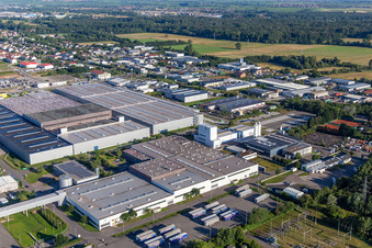Vue aérienne de K2 Verpackungen GmbH & Co. KG dans le parc industriel Interpark à Offenbach an der Queich dans le département Rhénanie-Palatinat, Allemagne