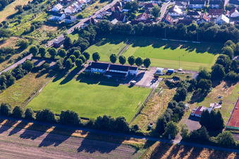 Vue aérienne de TSV 03 Lingenfeld eV à Lingenfeld dans le département Rhénanie-Palatinat, Allemagne