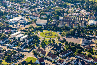 Vue aérienne de Sculpture "Knotenpunkt" au rond-point de la Bellheimer Straße à Germersheim dans le département Rhénanie-Palatinat, Allemagne