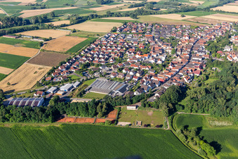 Vue aérienne de À Rheinberg à Kuhardt dans le département Rhénanie-Palatinat, Allemagne