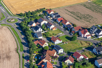 Vue aérienne de À Altfeld à le quartier Hardtwald in Neupotz dans le département Rhénanie-Palatinat, Allemagne