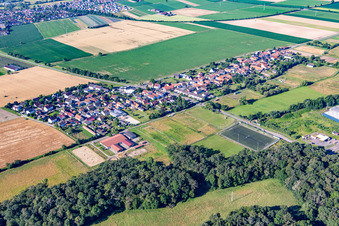 Vue aérienne de Du nord-est à le quartier Minderslachen in Kandel dans le département Rhénanie-Palatinat, Allemagne