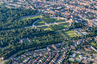 Vue aérienne de Jardin du château Schwetzingen à Schwetzingen dans le département Bade-Wurtemberg, Allemagne