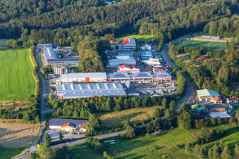 Vue aérienne de Morton Extrusionstechnik GmbH et Auto-Center Abtsteinach à le quartier Ober-Abtsteinach in Abtsteinach dans le département Hesse, Allemagne