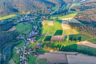 Vue aérienne de Quartier Hüttenthal in Mossautal dans le département Hesse, Allemagne