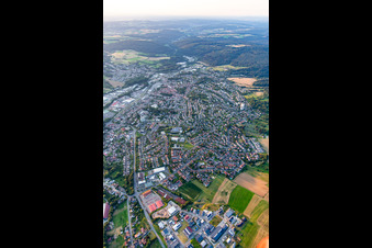 Vue aérienne de Village Erbach du sud à le quartier Dorf-Erbach in Erbach dans le département Hesse, Allemagne