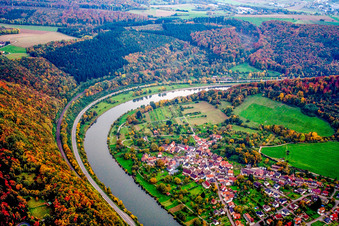 Vue aérienne de Boucle du Neckar à le quartier Guttenbach in Neckargerach dans le département Bade-Wurtemberg, Allemagne