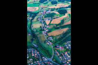 Vue aérienne de Quartier Klein-Gumpen in Reichelsheim dans le département Hesse, Allemagne