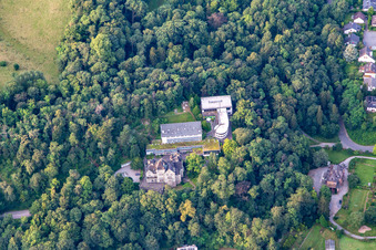 Vue aérienne de Villas sur la Nibelungenstrasse à Bensheim dans le département Hesse, Allemagne