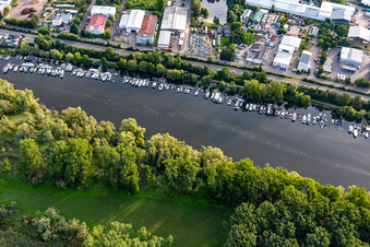 Vue aérienne de Quais de la zone industrielle Steggemeinschaft GbR sur le Lampertheimer Altrhein à Lampertheim dans le département Hesse, Allemagne