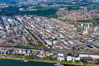 Photographie aérienne de Usine chimique au bord du Rhin à le quartier BASF in Ludwigshafen am Rhein dans le département Rhénanie-Palatinat, Allemagne