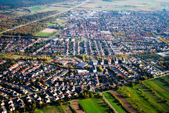 Vue aérienne de Du nord à Ketsch dans le département Bade-Wurtemberg, Allemagne