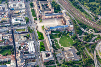 Vue aérienne de Château baroque Mannheim du nord-ouest à le quartier Innenstadt in Mannheim dans le département Bade-Wurtemberg, Allemagne