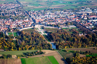 Jardin du château Schwetzingen à Schwetzingen dans le département Bade-Wurtemberg, Allemagne d'en haut