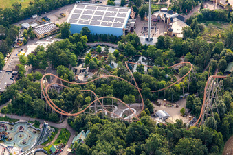 Vue aérienne de Montagnes russes bigFM Expedition GeForce au Holiday Park Allemagne à Haßloch dans le département Rhénanie-Palatinat, Allemagne