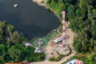 Vue aérienne de Tour du phare dans un parc de vacances en Allemagne à Haßloch dans le département Rhénanie-Palatinat, Allemagne