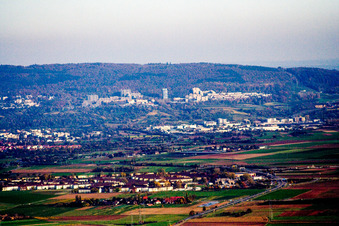 Vue aérienne de Vue des quartiers de Boxberg et Emmertsgrund-Süd sur le versant sud de la Bergstraße à le quartier Emmertsgrund in Heidelberg dans le département Bade-Wurtemberg, Allemagne