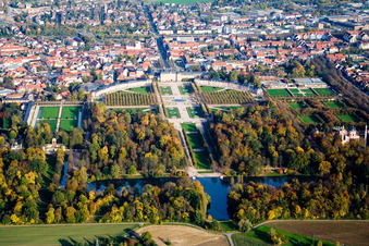 Jardin du château Schwetzingen à Schwetzingen dans le département Bade-Wurtemberg, Allemagne vue d'en haut