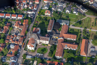 Abbaye Saint-Paul de Herxheim à Herxheim bei Landau dans le département Rhénanie-Palatinat, Allemagne vue d'en haut