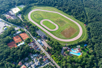 Vue aérienne de Circuit de course sur sable du Herxheim Racing and Riding Club et Speedway de l'Herxheim Motorsport Association à Herxheim bei Landau dans le département Rhénanie-Palatinat, Allemagne