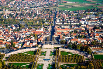 Vue aérienne de Château Schwetzingen à Schwetzingen dans le département Bade-Wurtemberg, Allemagne