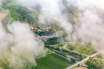 Photographie aérienne de Nuages bas au-dessus de la centrale géothermique Insheim à Insheim dans le département Rhénanie-Palatinat, Allemagne