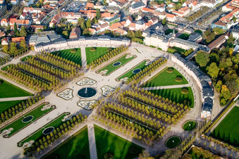 Jardin du château Schwetzingen à Schwetzingen dans le département Bade-Wurtemberg, Allemagne vue du ciel