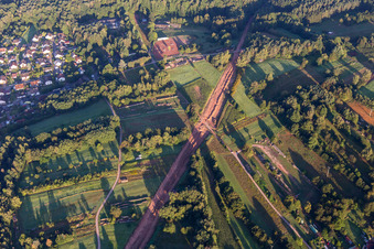 Vue aérienne de Tracé pour la reconstruction du tronçon de 51 km du gazoduc transeuropéen (TENP-I entre les Pays-Bas et la Suisse) entre Mittelbrunn et Klingenmünster à le quartier Gossersweiler in Gossersweiler-Stein dans le département Rhénanie-Palatinat, Allemagne
