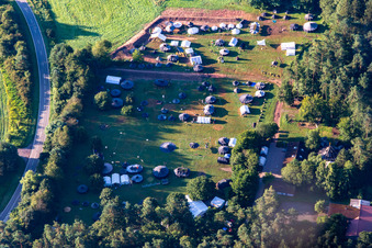 Vue aérienne de Camp scout au camping des jeunes-Hauenstein à Hauenstein dans le département Rhénanie-Palatinat, Allemagne