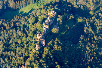 Vue oblique de Massif du château d'Altdahn avec les ruines des châteaux de Granfendahn et de Tanstein à Dahn dans le département Rhénanie-Palatinat, Allemagne