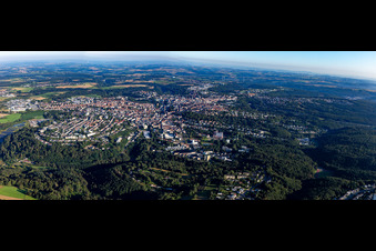 Vue aérienne de Ville à la lisière de la forêt du Palatinat à Pirmasens dans le département Rhénanie-Palatinat, Allemagne