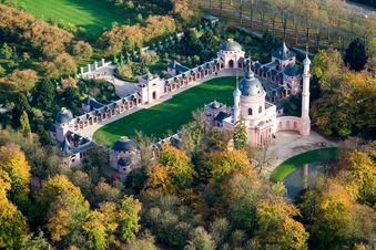 Mosquée / Temple maure dans le jardin du château Schwetzingen à Schwetzingen dans le département Bade-Wurtemberg, Allemagne vue d'en haut