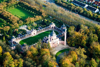 Mosquée / Temple maure dans le jardin du château Schwetzingen à Schwetzingen dans le département Bade-Wurtemberg, Allemagne depuis l'avion