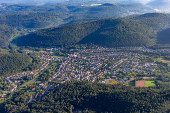 Vue aérienne de Du sud à Münchweiler an der Rodalb dans le département Rhénanie-Palatinat, Allemagne