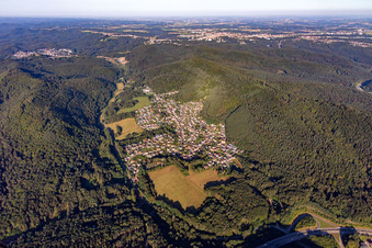 Vue aérienne de Du nord-est à Ruppertsweiler dans le département Rhénanie-Palatinat, Allemagne