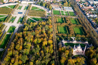 Vue d'oiseau de Mosquée / Temple maure dans le jardin du château Schwetzingen à Schwetzingen dans le département Bade-Wurtemberg, Allemagne