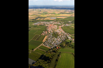 Vue aérienne de Ville vue de l'ouest à Insheim dans le département Rhénanie-Palatinat, Allemagne