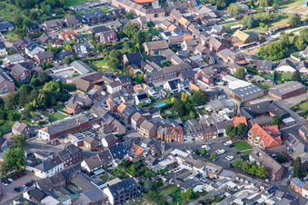 Vue aérienne de Au Maar à le quartier Kückhoven in Erkelenz dans le département Rhénanie du Nord-Westphalie, Allemagne