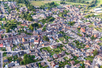 Vue aérienne de Saint Servais à le quartier Kückhoven in Erkelenz dans le département Rhénanie du Nord-Westphalie, Allemagne