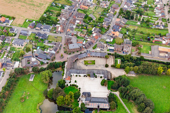 Vue oblique de Château Rurich à le quartier Rurich in Hückelhoven dans le département Rhénanie du Nord-Westphalie, Allemagne