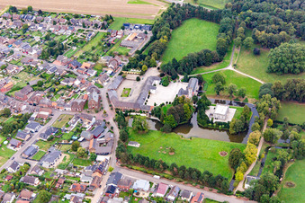 Château Rurich à le quartier Rurich in Hückelhoven dans le département Rhénanie du Nord-Westphalie, Allemagne vue d'en haut