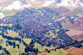 Vue aérienne de Du nord-ouest à Steinweiler dans le département Rhénanie-Palatinat, Allemagne
