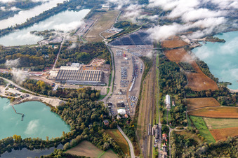 Vue aérienne de Effage Métal Usine de Lauterbourg et "Walon", l'un des principaux points de transbordement douanier pour les importations automobiles à Lauterbourg dans le département Bas Rhin, France