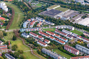 Vue aérienne de Rue Eva-Maria-Buch à le quartier Oberreut in Karlsruhe dans le département Bade-Wurtemberg, Allemagne