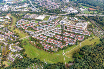 Vue aérienne de Badeniaplatz à le quartier Oberreut in Karlsruhe dans le département Bade-Wurtemberg, Allemagne