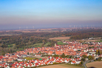 Vue aérienne de Vue de la ville depuis le sud-ouest à Steinweiler dans le département Rhénanie-Palatinat, Allemagne