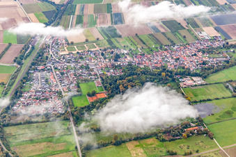 Photographie aérienne de Village sous les nuages d'automne à Winden dans le département Rhénanie-Palatinat, Allemagne