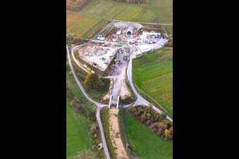 Enregistrement par drone de Chantier de construction du portail est du tunnel Astrid pour le passage souterrain et le contournement de Bad Bergzabern entre la B38 (Weinstraße) et la B427 (Kurtalstraße) à Dörrenbach dans le département Rhénanie-Palatinat, Allemagne